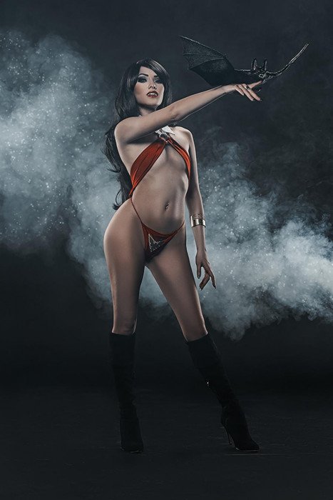 Vengeance of Vampirella #1 (2019) - 1:30 Cosplay Photo Virgin Variant